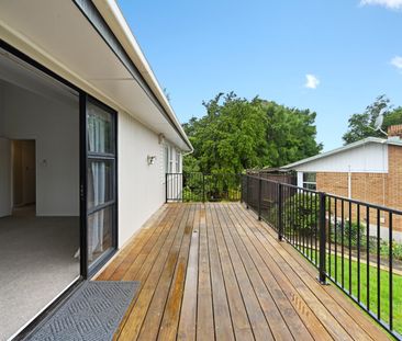 Step into this freshly renovated 3-bedroom, 1-bathroom home on Cros... - Photo 5