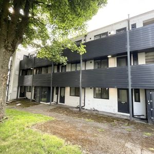 West Parade Flats - Photo 2