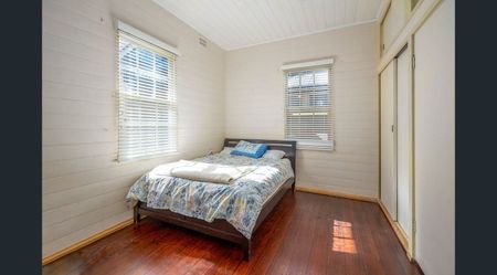Charming One-Bedroom Unit - Photo 2
