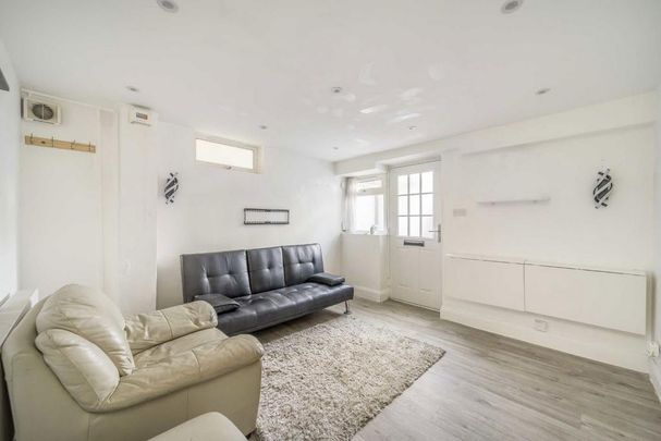 1 bedroom flat to rent - Photo 1