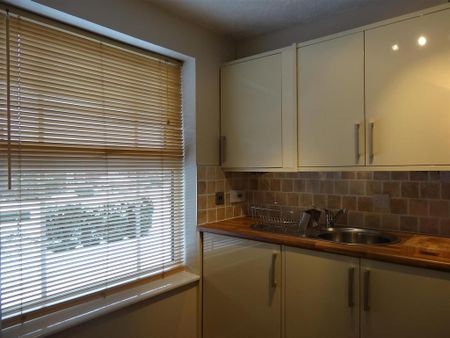 2 bedroom detached house to rent - Photo 2