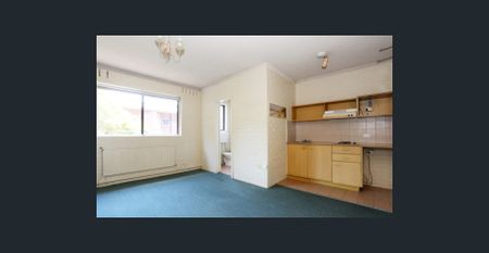 Low Maintenance and Secure Studio in Prime St Kilda Location - Photo 3