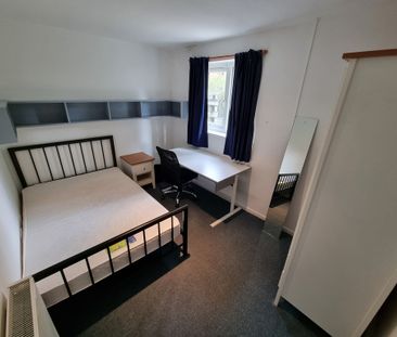 4 Bed Student Accommodation - Photo 4