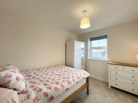 3 bedroom semi-detached house to rent - Photo 3