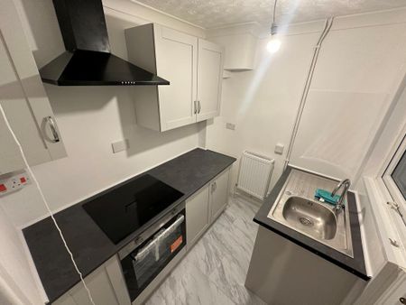 1 bedroom semi-detached house to rent - Photo 2