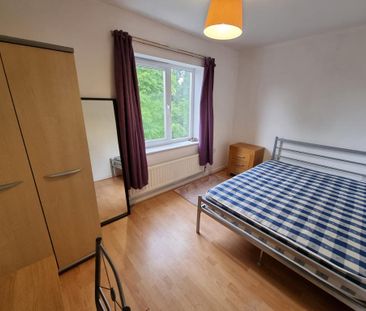 4 bedroom end of terrace house to rent - Photo 6