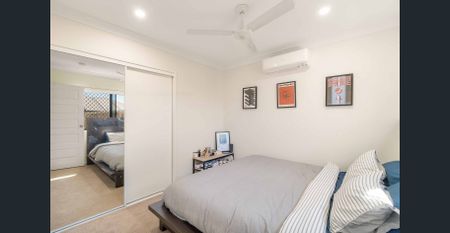 Light & Bright, Spacious Home in Central Rural View - Photo 4