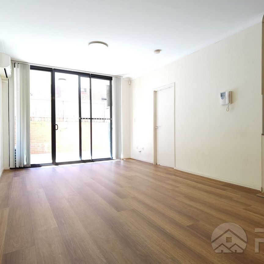 2 Bedroom great location unit available for rent in Granville - Photo 1