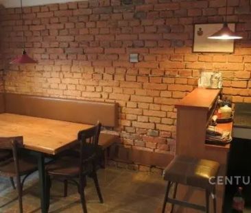 Pronájem prostorného bytu 2+kk s krbem a možností užívání zahrady - Photo 1