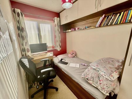 3 bedroom detached house to rent - Photo 4