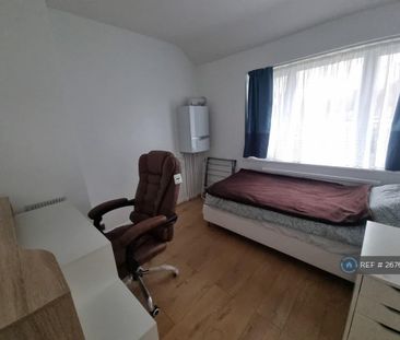 2 bedroom end of terrace house to rent - Photo 5