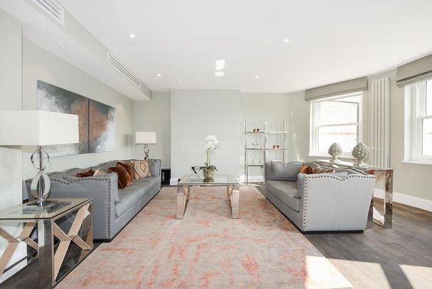 4 bedroom flat to rent - Photo 1