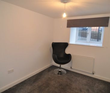 2 bed Apartment - To Let - Photo 4