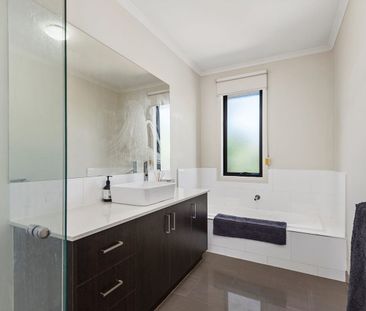 MODERN 3 BEDROOM TOWNHOUSE - Photo 6