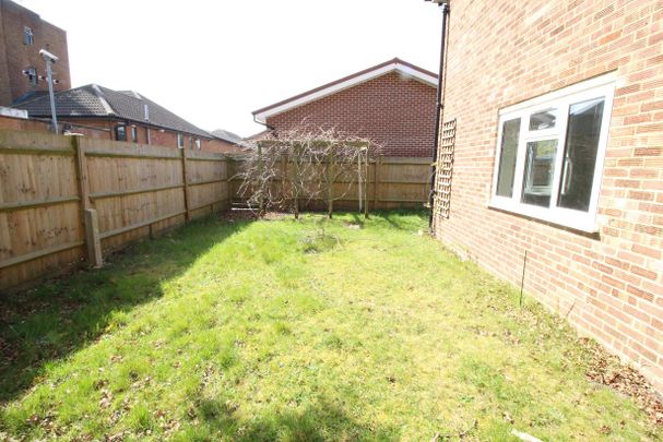 School House, Manor Drive North, New Malden - Photo 1