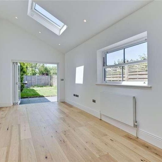 Elmgrove Road, Weybridge, Surrey, KT13 - Photo 1