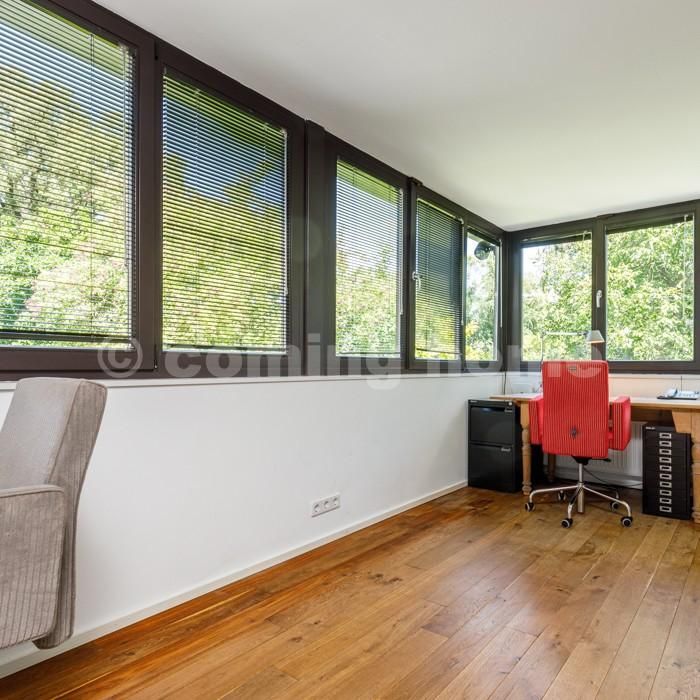 Architektenhaus mit idyllischem Garten & Wasserzugang - Photo 1