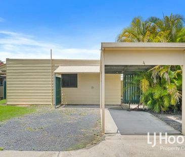 Refreshed Villa Conveniently Located - Photo 3