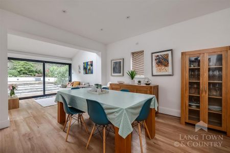 4 bedroom detached house to rent - Photo 4