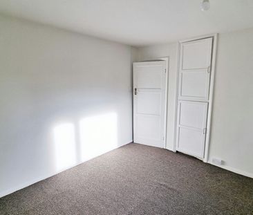 Semi-detached house to rent on - Photo 3