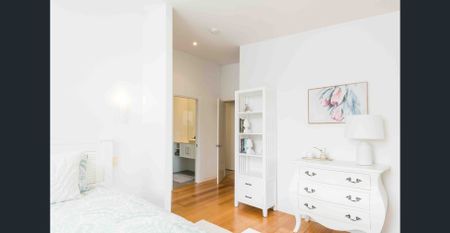 Large Modern Family Home close to the beach - Photo 5