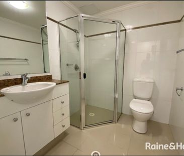 Two Bedroom Apartment in Prime Location With Large Private Courtyard - Photo 3