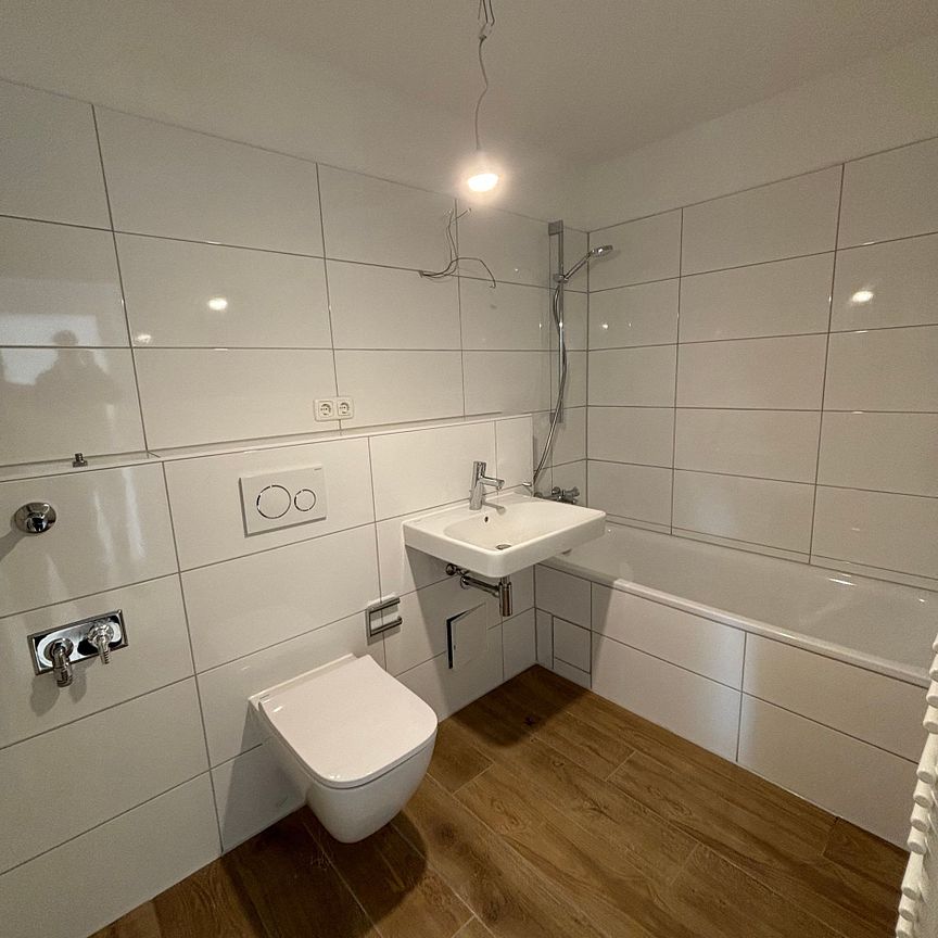 Helle modernisierte 2-Zimmer-Wohnung in guter Lage von Neuperlach - Photo 1
