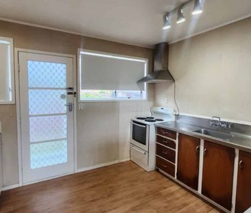 Comfortable & Convenient Living in Henderson - Photo 5