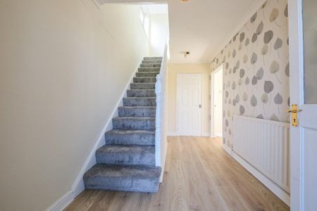 2 bedroom semi-detached bungalow to rent - Photo 2