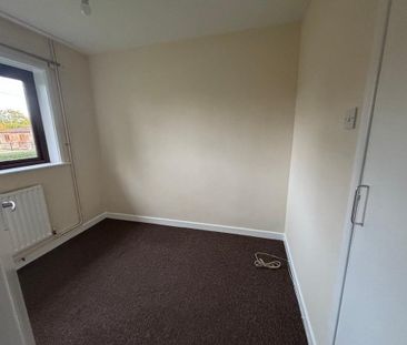 2 bedroom semi-detached bungalow to rent - Photo 4