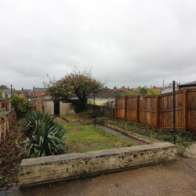 2 Bedroom Semi-Detached House - Photo 1