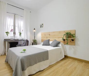 Plaza de Manuel Becerra, Madrid, Community of Madrid 28028 - Photo 2