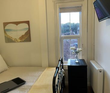 Room 3: 108A High Street, Godalming, GU7 1DW - Photo 5