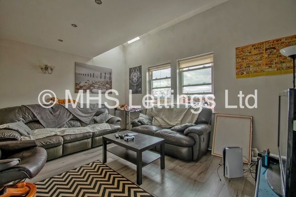 3 Bedroom Flat for rent in Broomfield Crescent - Photo 1