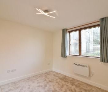 Drakes Drive, Stevenage, SG2 - Photo 1