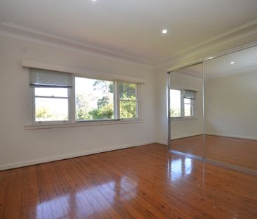 Spacious 4 Bedrooms Brick House - Photo 5