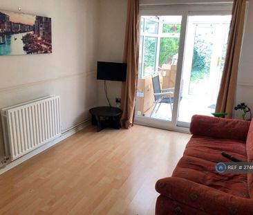 1 bedroom in a house share to rent - Photo 2