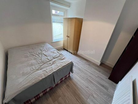 4 bedroom terraced house to rent - Photo 5