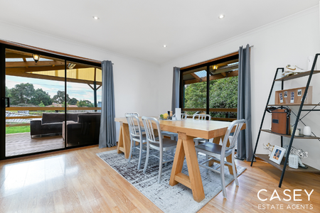 19 Woodlands Crescent, Narre Warren - Photo 2