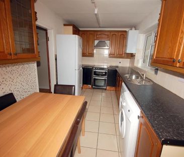 3 bedroom end of terrace house to rent - Photo 5