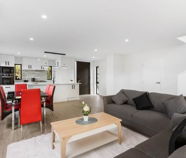 Magnificent in Manurewa - Photo 2