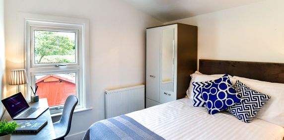 Modern Ensuite Near the Bristol Cycle Path - Photo 2