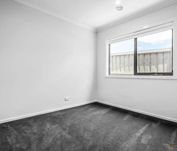 FOUR BEDROOM | GREAT LOCATION | OPEN PLAN LIVING - Photo 2