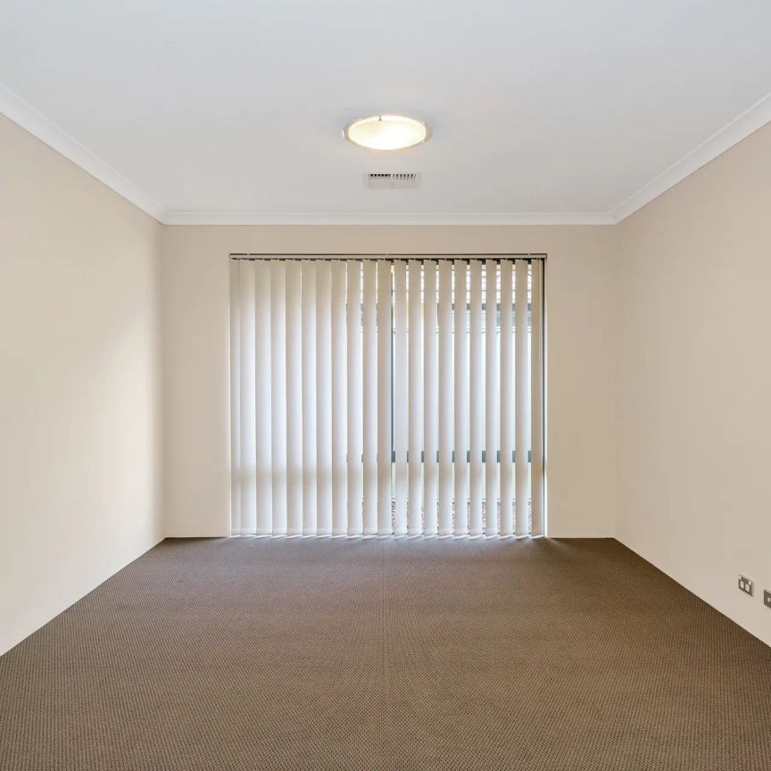 17 Harvey Crescent, - Photo 1