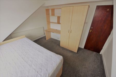 3 bedroom House in Burley Lodge Terrace Bed, Leeds - Photo 2