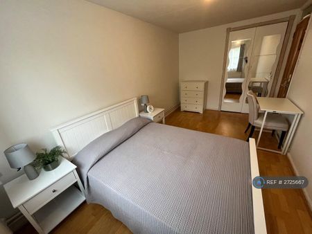 1 bedroom in a house share to rent - Photo 3