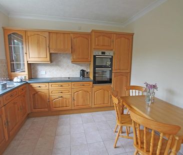 3 bedroom detached bungalow to rent - Photo 5