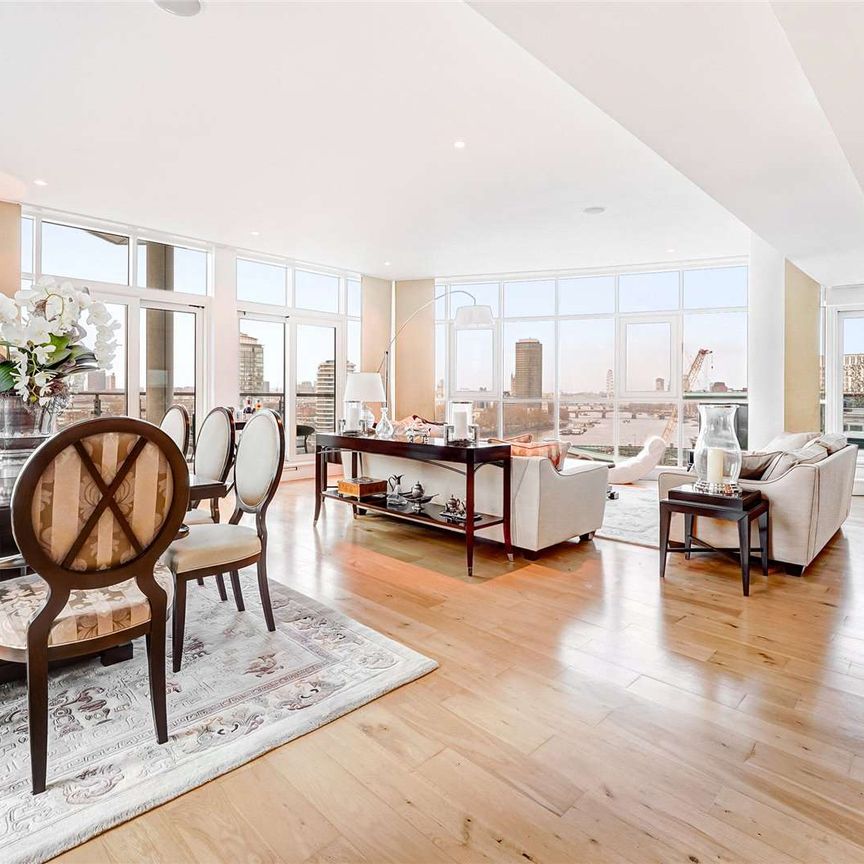 A stunning, unique three bedroom apartment with 180 degree river views in St George Wharf. - Photo 1