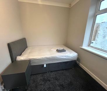 1 bedroom in a house share to rent - Photo 4