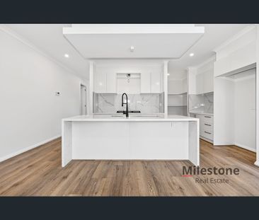 31 Craigend Street, Clyde North, Vic 3978 - Photo 2